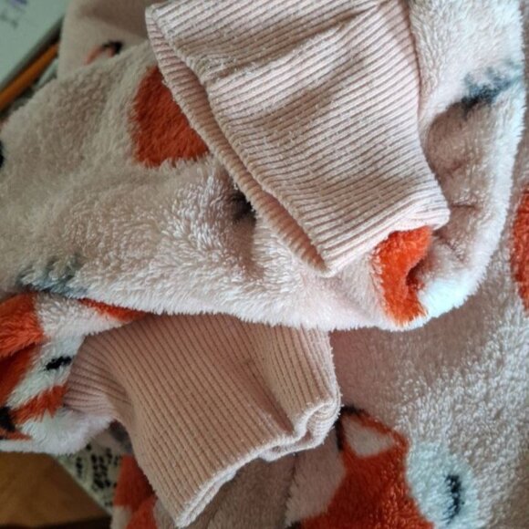 Cabin Fever Super Cozy Wearable Blanket Hoodie, Fox & Tree Print, Size S/M - Picture 3 of 6